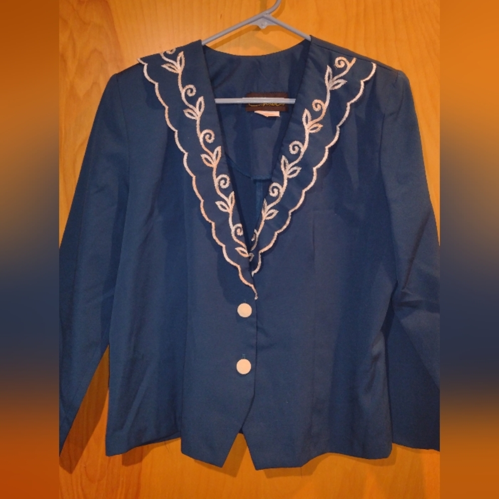 Unique Vintage Blazer With Embroidered Collar And Shoulder Pads